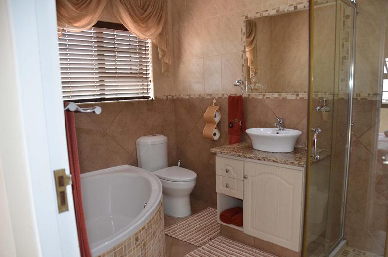 4 Bedroom Property for Sale in Hartenbos Heuwels Western Cape